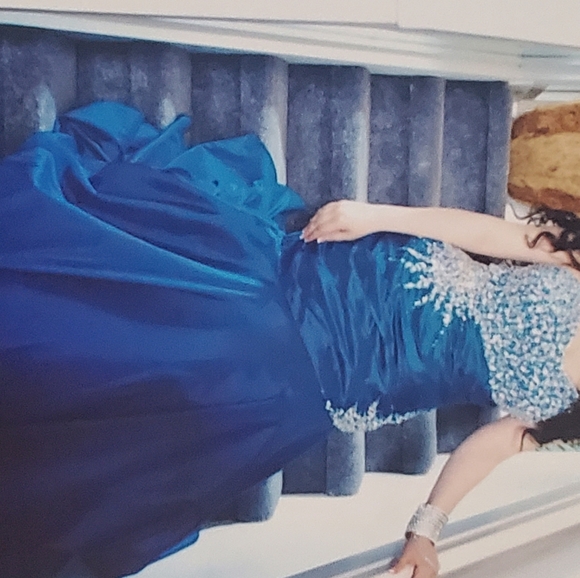 Stunning royal blue dress - Picture 3 of 6